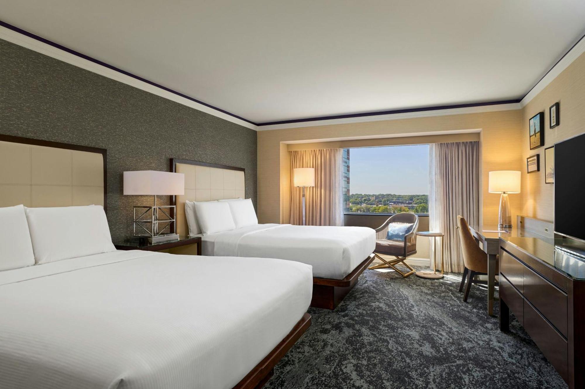 The Henry, Autograph Collection 4* Dearborn