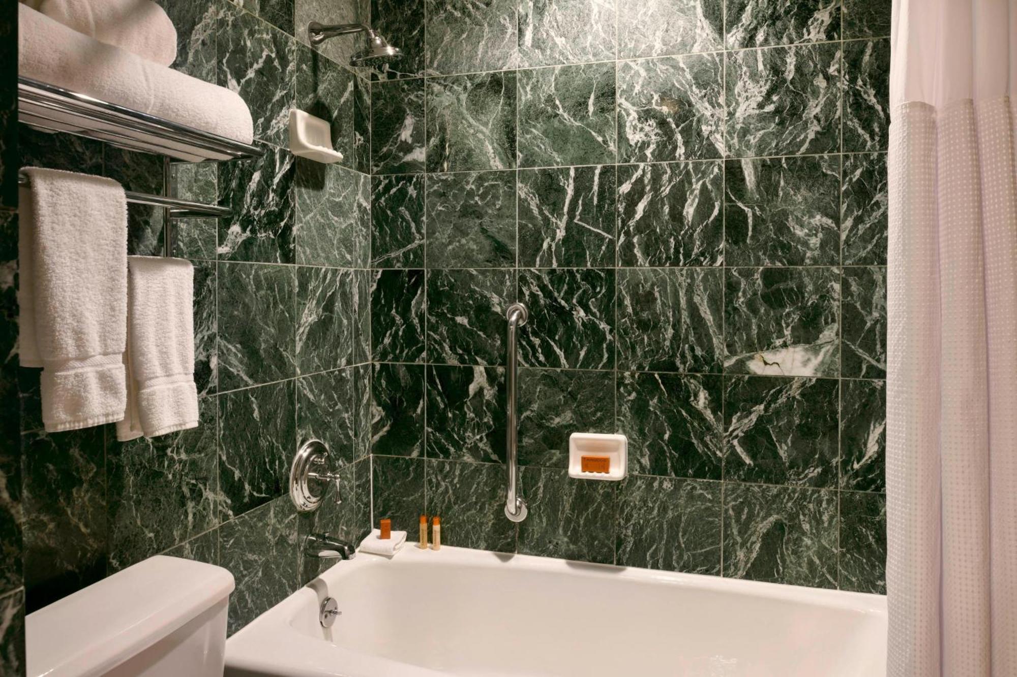 Hotel The Henry, Autograph Collection
