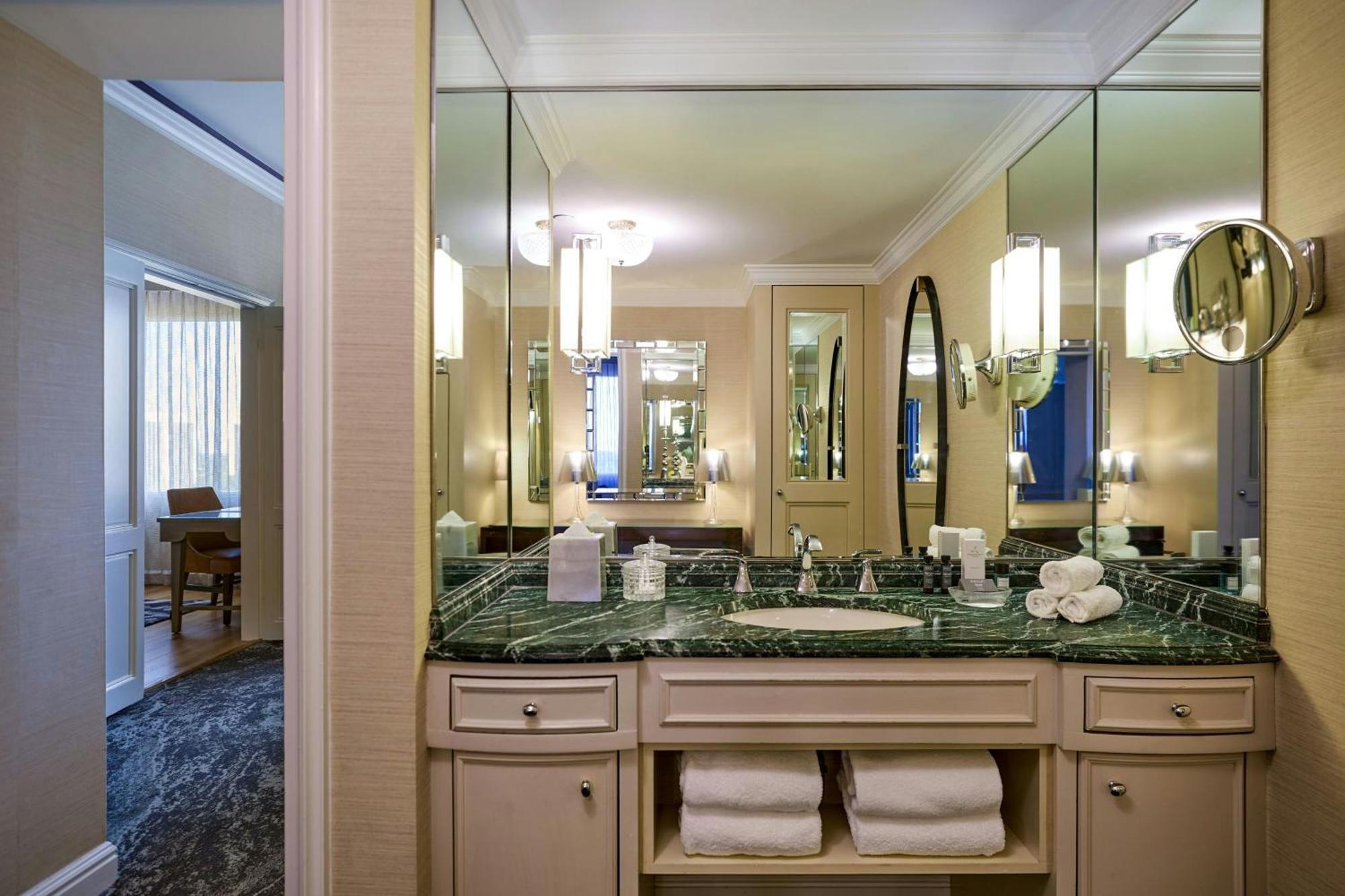 The Henry, Autograph Collection Hotel 4*
